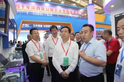 省廳領(lǐng)導(dǎo)巡展畫(huà)面.jpg