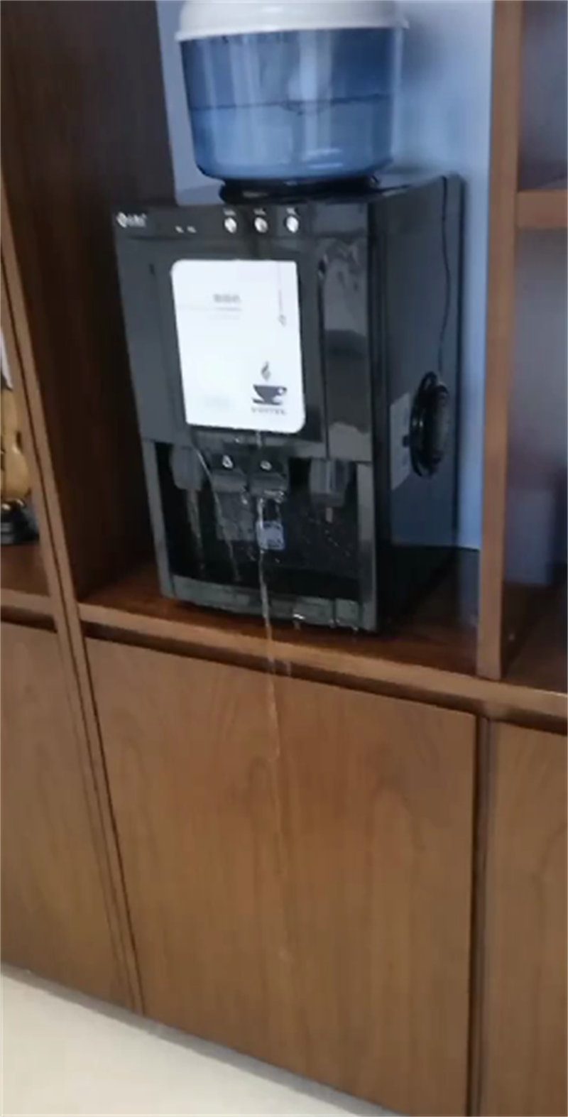 飲水機1.jpg 飲水機1.jpg
